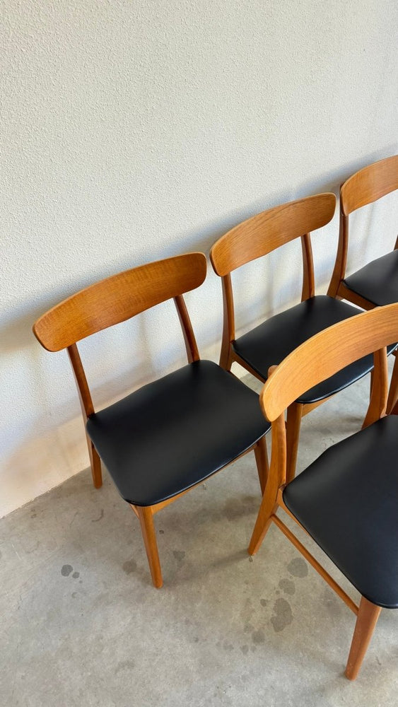 
                  
                    6 Vintage stoelen Findahl zwart skai - set - LOUI.STORE
                  
                
