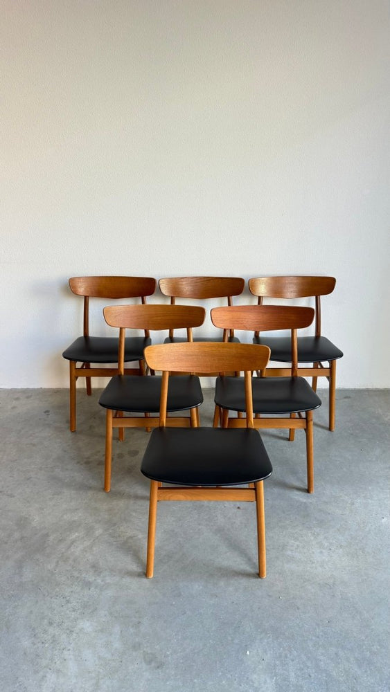 
                  
                    6 Vintage stoelen Findahl zwart skai - set - LOUI.STORE
                  
                