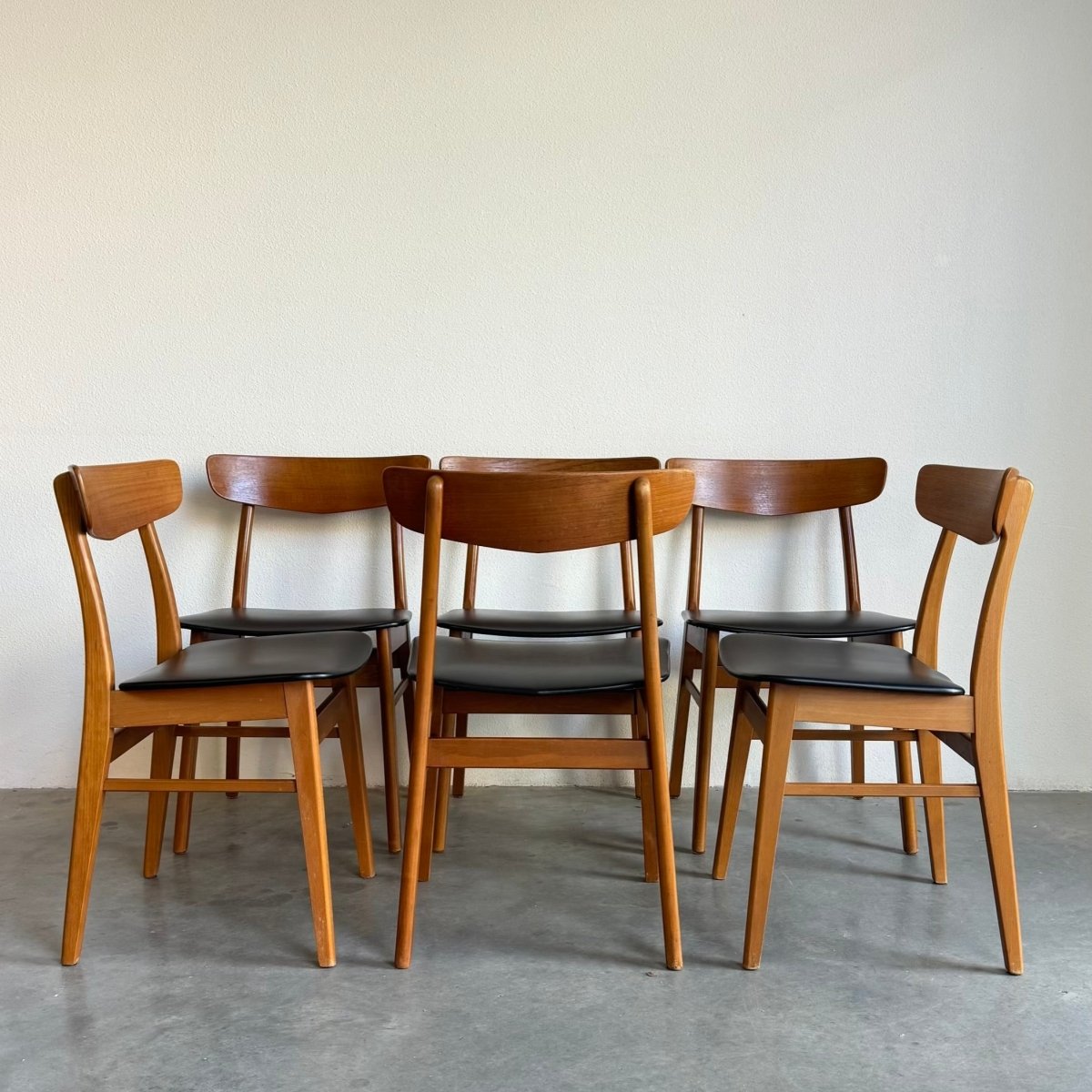 6 Vintage stoelen Findahl zwart skai - set - LOUI.STORE