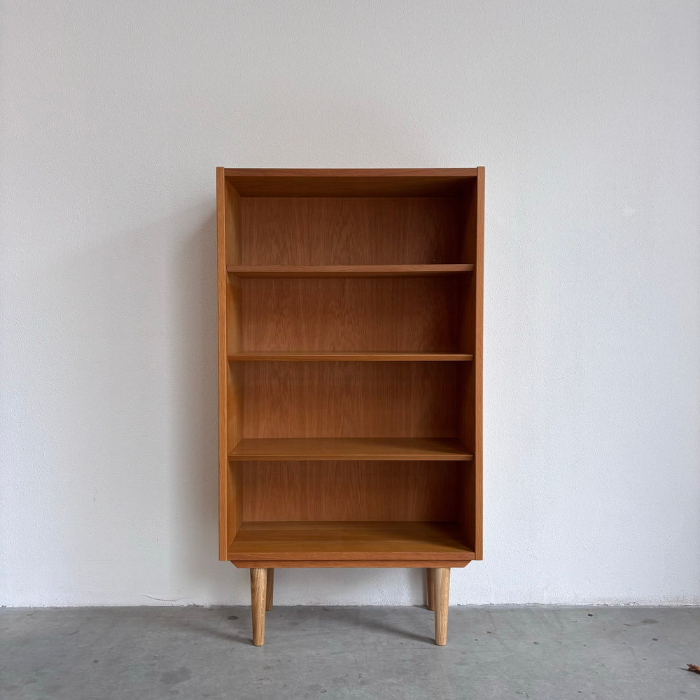 
                  
                    Vintage Hundevad boekenkast smal
                  
                
