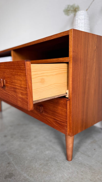 
                  
                    Vintage sideboard 2 lades en open vakken teak
                  
                