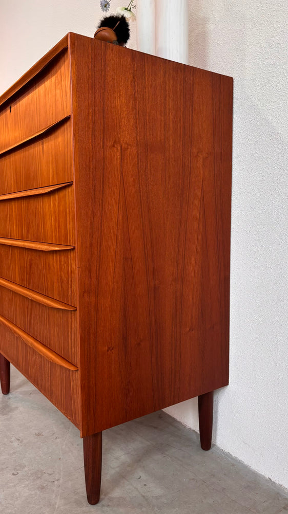 
                  
                    Vintage ladekast teak 6*
                  
                