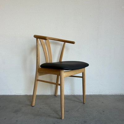 
                  
                    Set van 6 eiken Deense eetkamerstoelen
                  
                