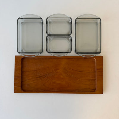 
                  
                    Vintage serveerschaaltje teak met 4 glazen bakjes
                  
                