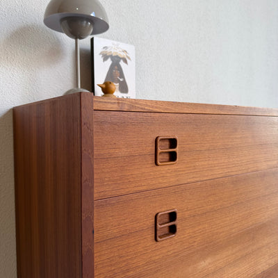 
                  
                    Vintage ladekast 4* teak vierkant knopje
                  
                