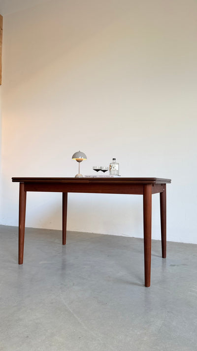 
                  
                    Vintage uitschuifbare eettafel teak-donker (125-225cm)
                  
                