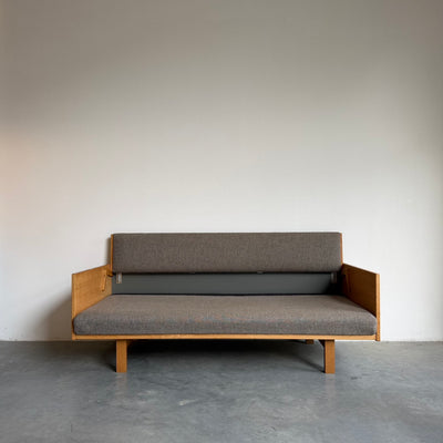 
                  
                    Vintage daybed Hans Wegner GE-258 in eiken
                  
                