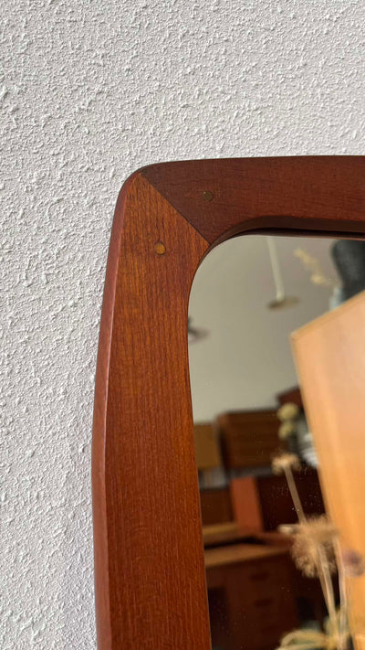
                  
                    Spiegel teak messing detail
                  
                