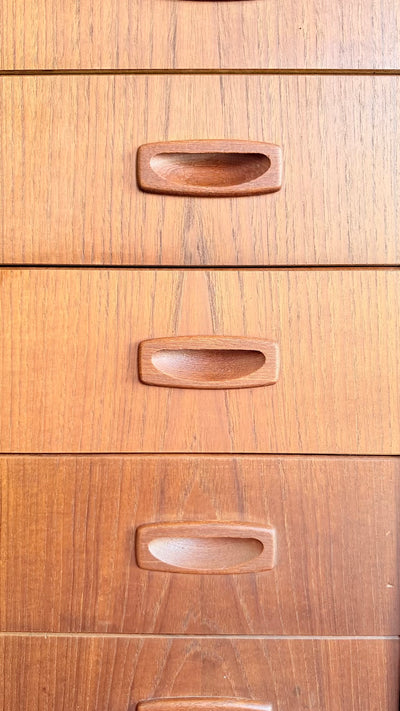 
                  
                    Vintage ladekast teak 6*
                  
                