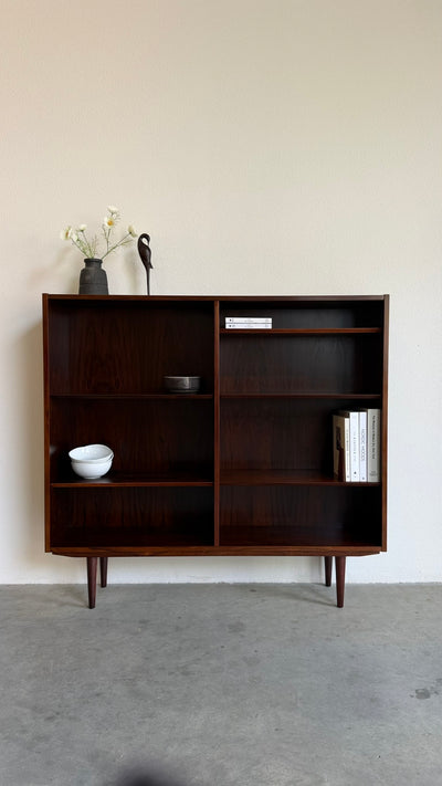 
                  
                    Vintage Hundevad boekenkast in palissander
                  
                