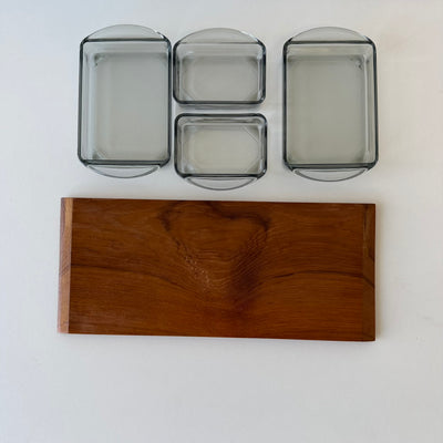 
                  
                    Vintage serveerschaaltje teak met 4 glazen bakjes
                  
                