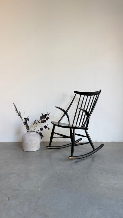 
                  
                    Vintage schommelstoel Illum Wikkelsø
                  
                
