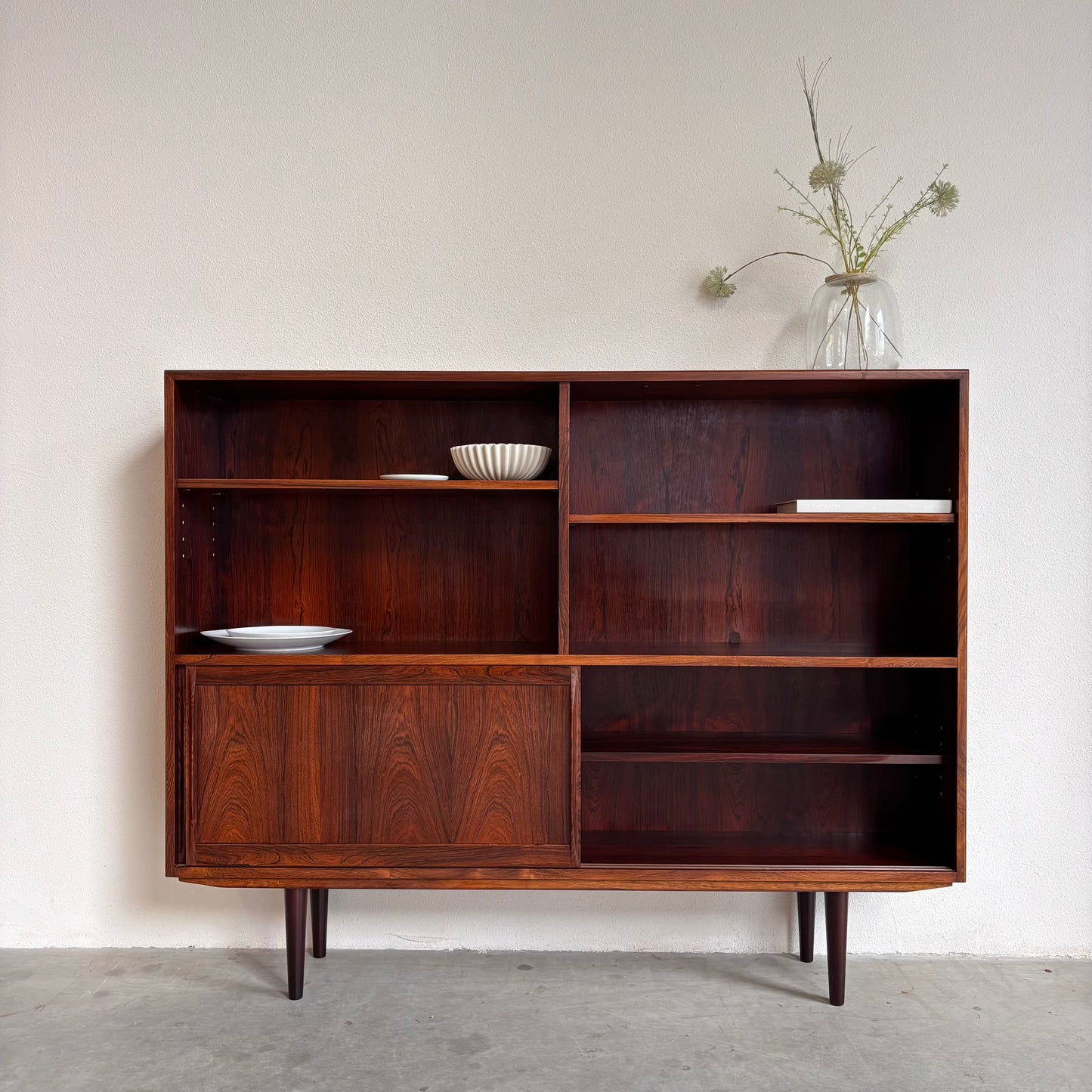 
                  
                    Vintage boekenkast met schuifdeuren palissander
                  
                
