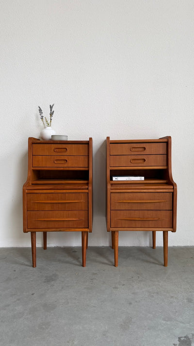 
                  
                    Set nachtkastje teak hoog
                  
                