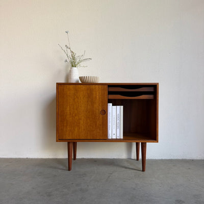 
                  
                    Vintage teak Kai Kristiansen sideboard schuifdeurtjes
                  
                