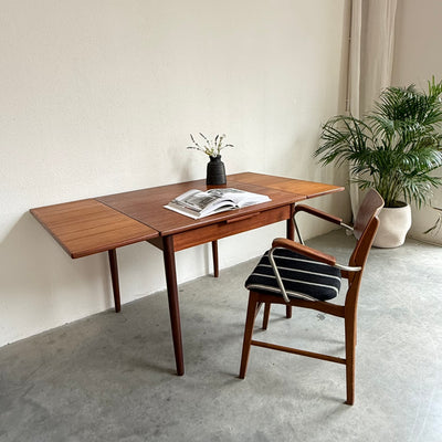 
                  
                    Vintage vierkante tafel teak
                  
                