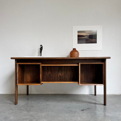 
                  
                    Vintage vrijstaand bureau XL in palissander
                  
                