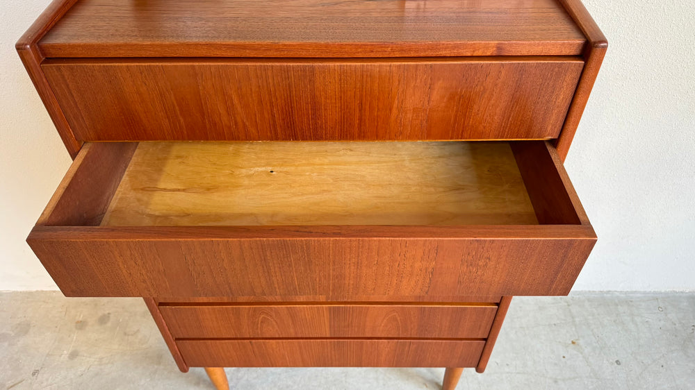 
                  
                    Vintage ladekast teak 6*greeploos
                  
                