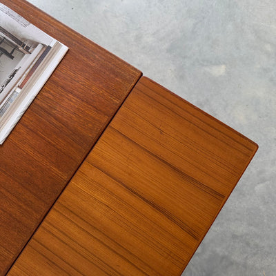 
                  
                    Vintage vierkante tafel teak
                  
                