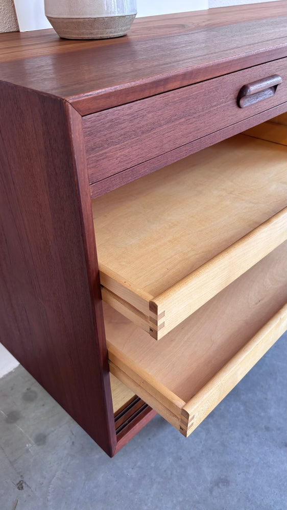 
                  
                    Vintage lowboard teak 3 lades+deuren
                  
                