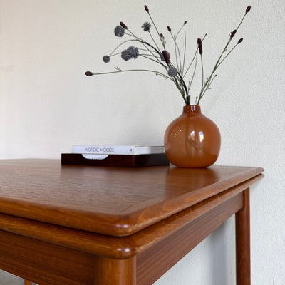 
                  
                    Uitschuifbare vintage eettafel in teak (126-222cm)
                  
                