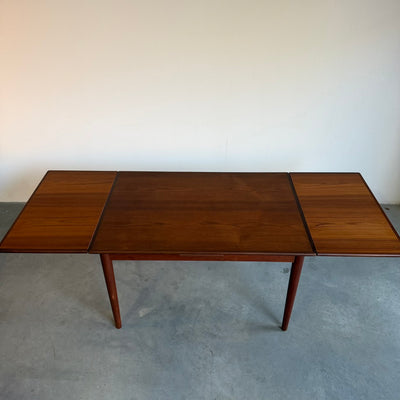 
                  
                    Vintage uitschuifbare eettafel teak-donker (125-225cm)
                  
                