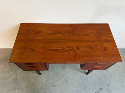 
                  
                    Vintage 2-zijdig bureau in teak
                  
                