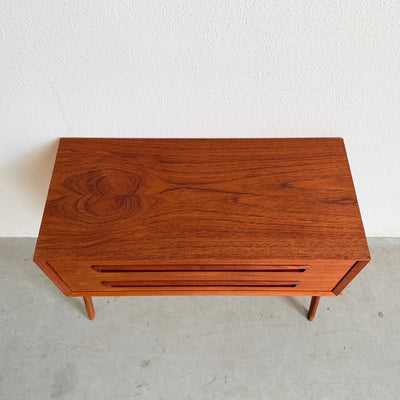 
                  
                    Vintage ladekastje V-frame teak 2*
                  
                