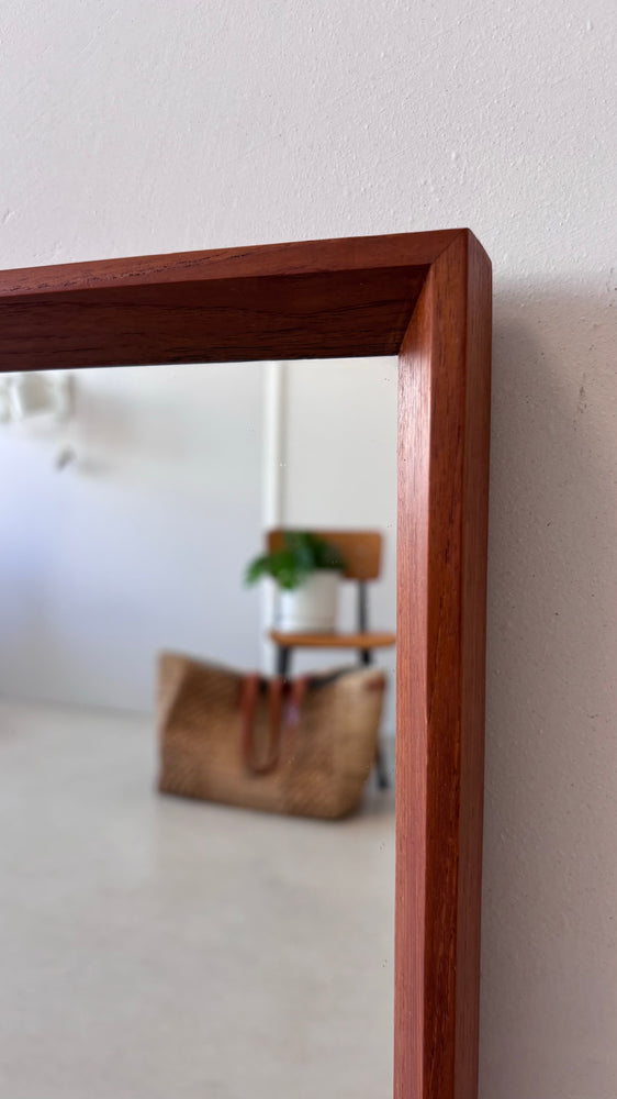 
                  
                    Vintage spiegel teak 43x63
                  
                