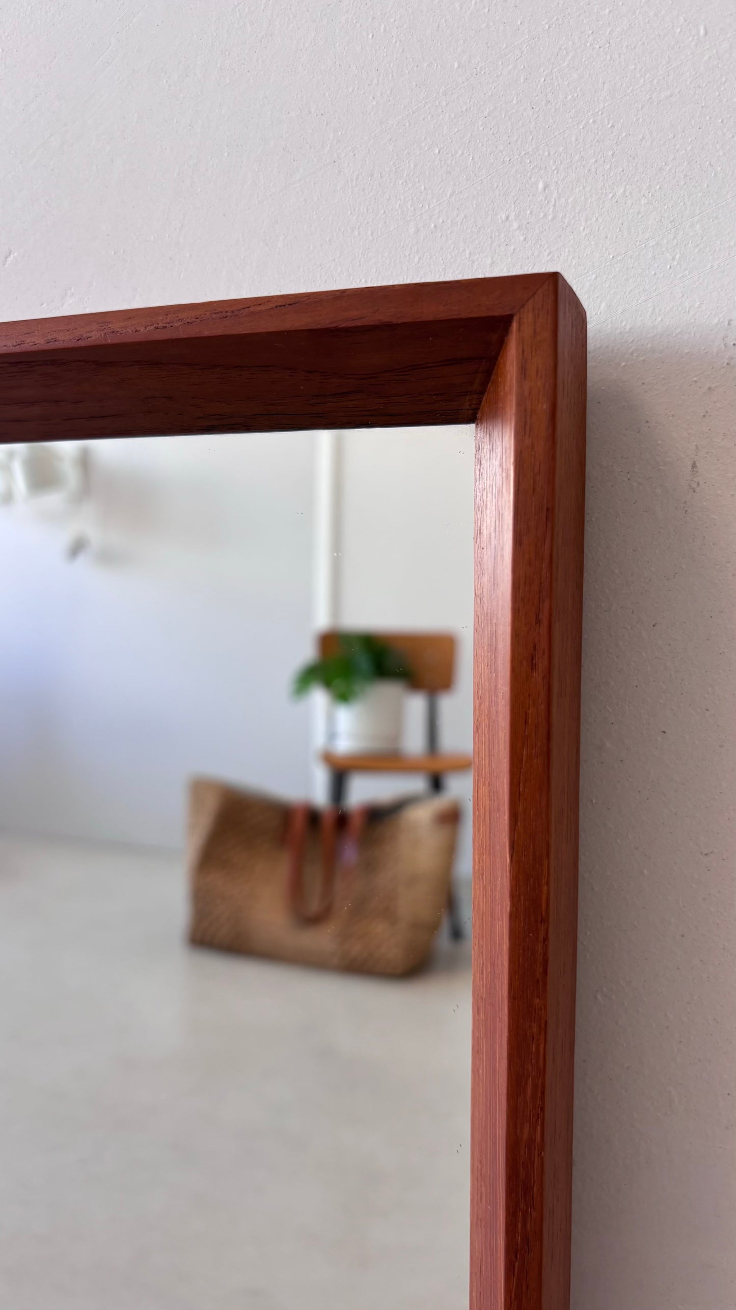 
                  
                    Vintage spiegel teak 43x63
                  
                