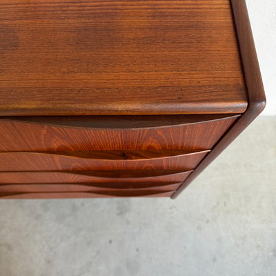 
                  
                    Vintage teak ladekast golvend handvat
                  
                