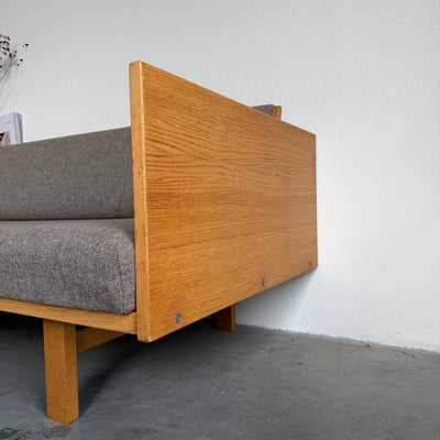 
                  
                    Vintage daybed Hans Wegner GE-258 in eiken
                  
                