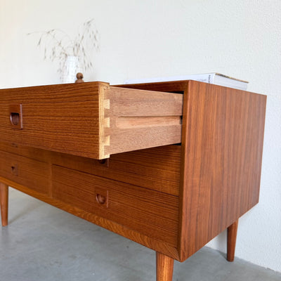 
                  
                    Vintage dubbele ladekast Brouer teak
                  
                