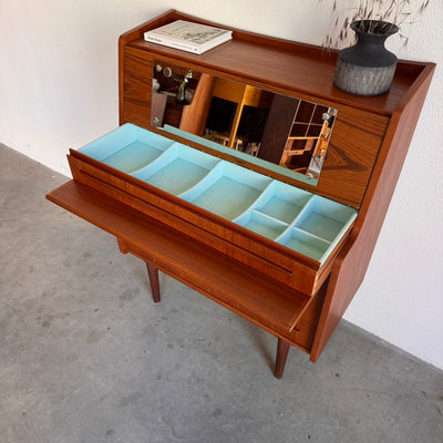 
                  
                    Vintage secretaire met spiegel teak
                  
                