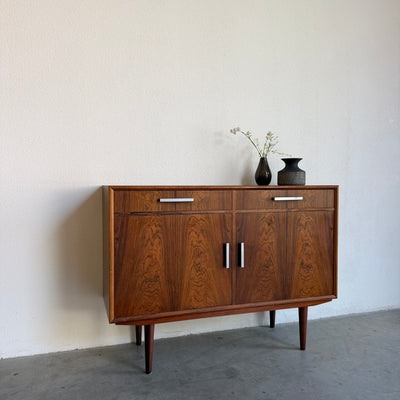 
                  
                    Vintage palissander sideboard met lades en deurtjes
                  
                