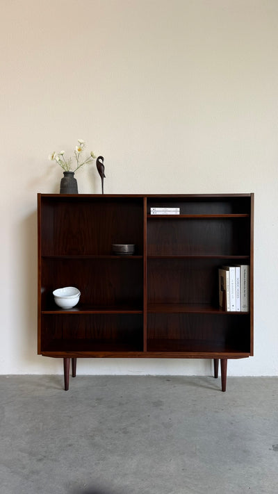 
                  
                    Vintage Hundevad boekenkast in palissander
                  
                