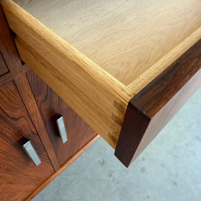 
                  
                    Vintage palissander sideboard met lades en deurtjes
                  
                