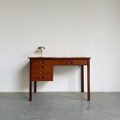 
                  
                    Vintage klein bureautje teak
                  
                