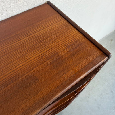 
                  
                    Vintage teak ladekast golvend handvat
                  
                