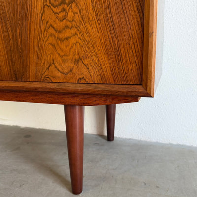 
                  
                    Vintage palissander sideboard met lades en deurtjes
                  
                