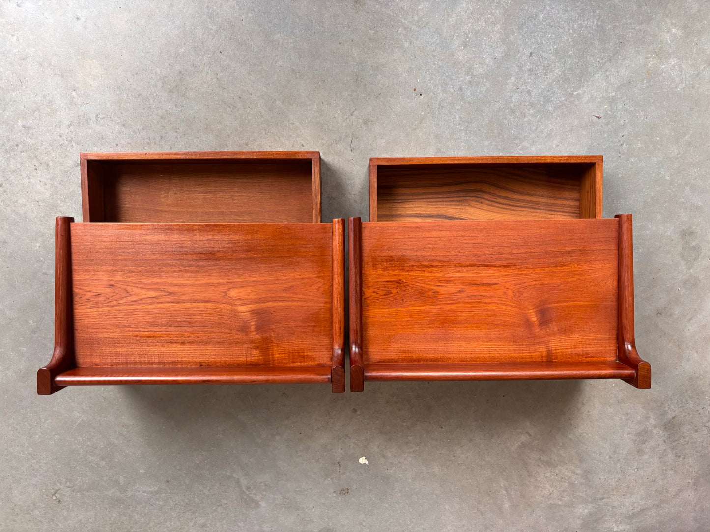 
                  
                    Vintage wandkastjes Kai Kristiansen teak set 2*
                  
                