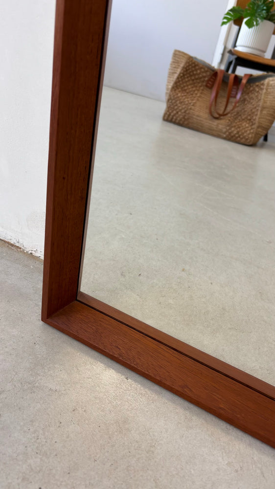 
                  
                    Vintage spiegel teak 43x63
                  
                