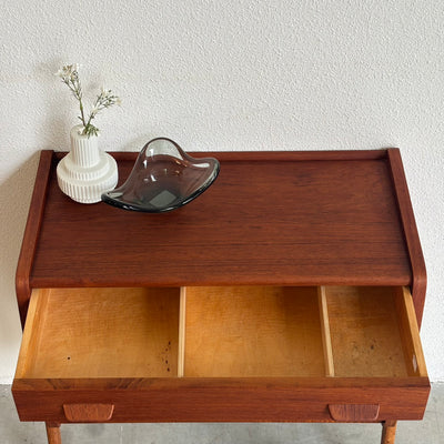 
                  
                    Vintage klein sideboard - kastje Poul Volther teak
                  
                