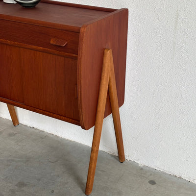 
                  
                    Vintage klein sideboard - kastje Poul Volther teak
                  
                