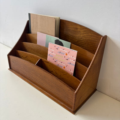 
                  
                    Vintage houten brievenstandaard
                  
                