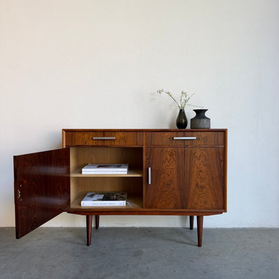 
                  
                    Vintage palissander sideboard met lades en deurtjes
                  
                