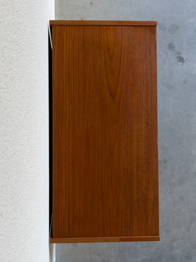 
                  
                    Vintage ladekast 4* teak vierkant handvat
                  
                