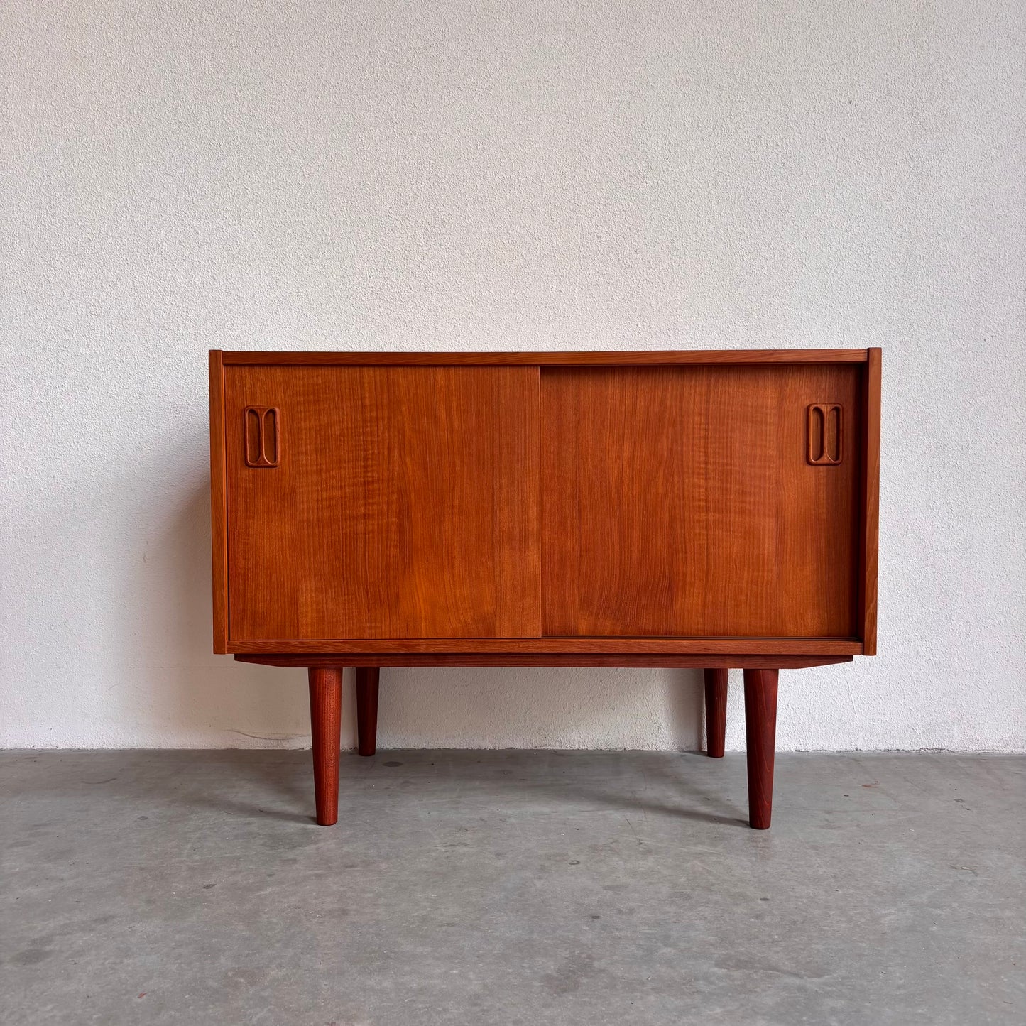 
                  
                    Vintage sideboard teak klein
                  
                