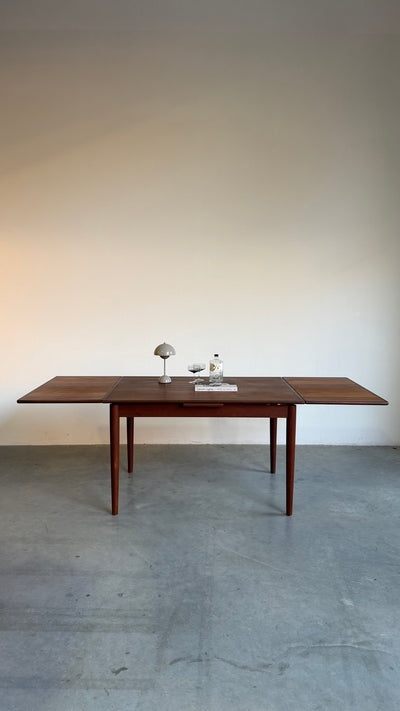
                  
                    Vintage uitschuifbare eettafel teak-donker (125-225cm)
                  
                