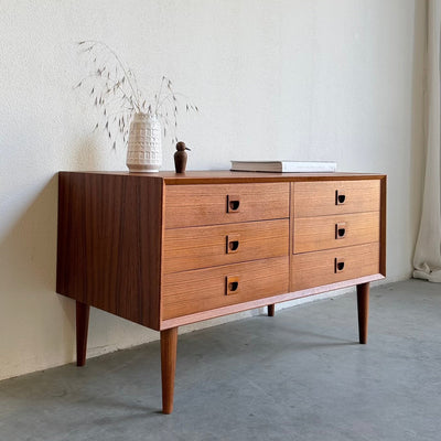
                  
                    Vintage dubbele ladekast Brouer teak
                  
                